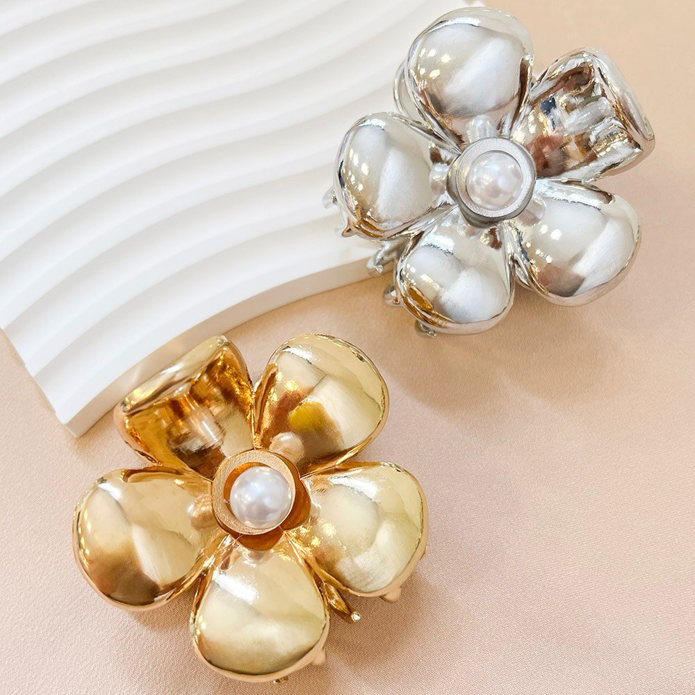 Hair clips with pearl detail