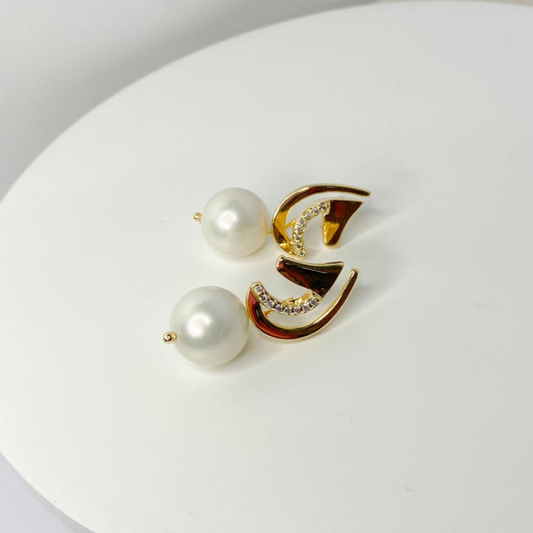 Earrings with Pearl and Zirconia Detail